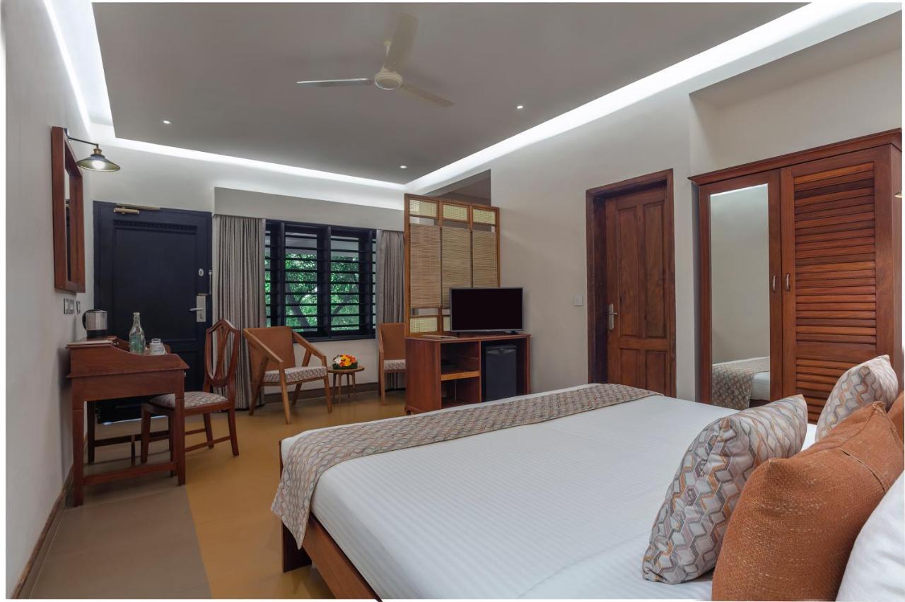 Estuary Sarovar Premiere Poovar Island Екстериор снимка