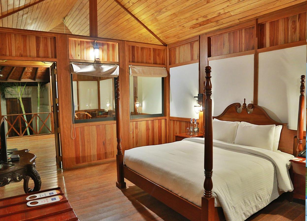 Estuary Sarovar Premiere Poovar Island Екстериор снимка