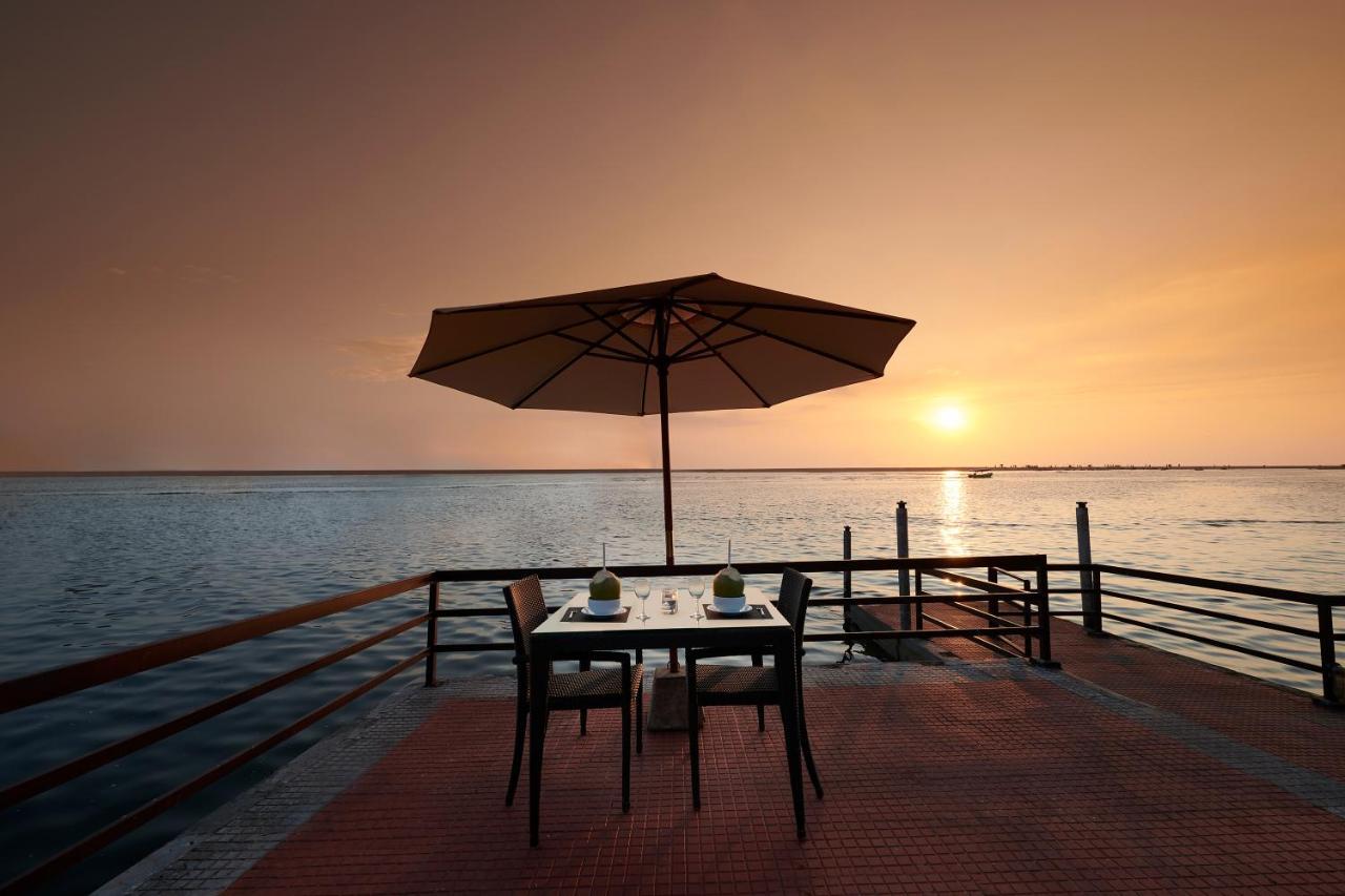 Estuary Sarovar Premiere Poovar Island Екстериор снимка